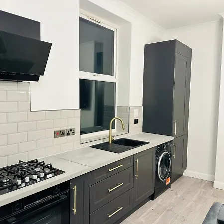 Newly Refurbished 1Bedroom 4 Mins Walk To Crystal Palace Station